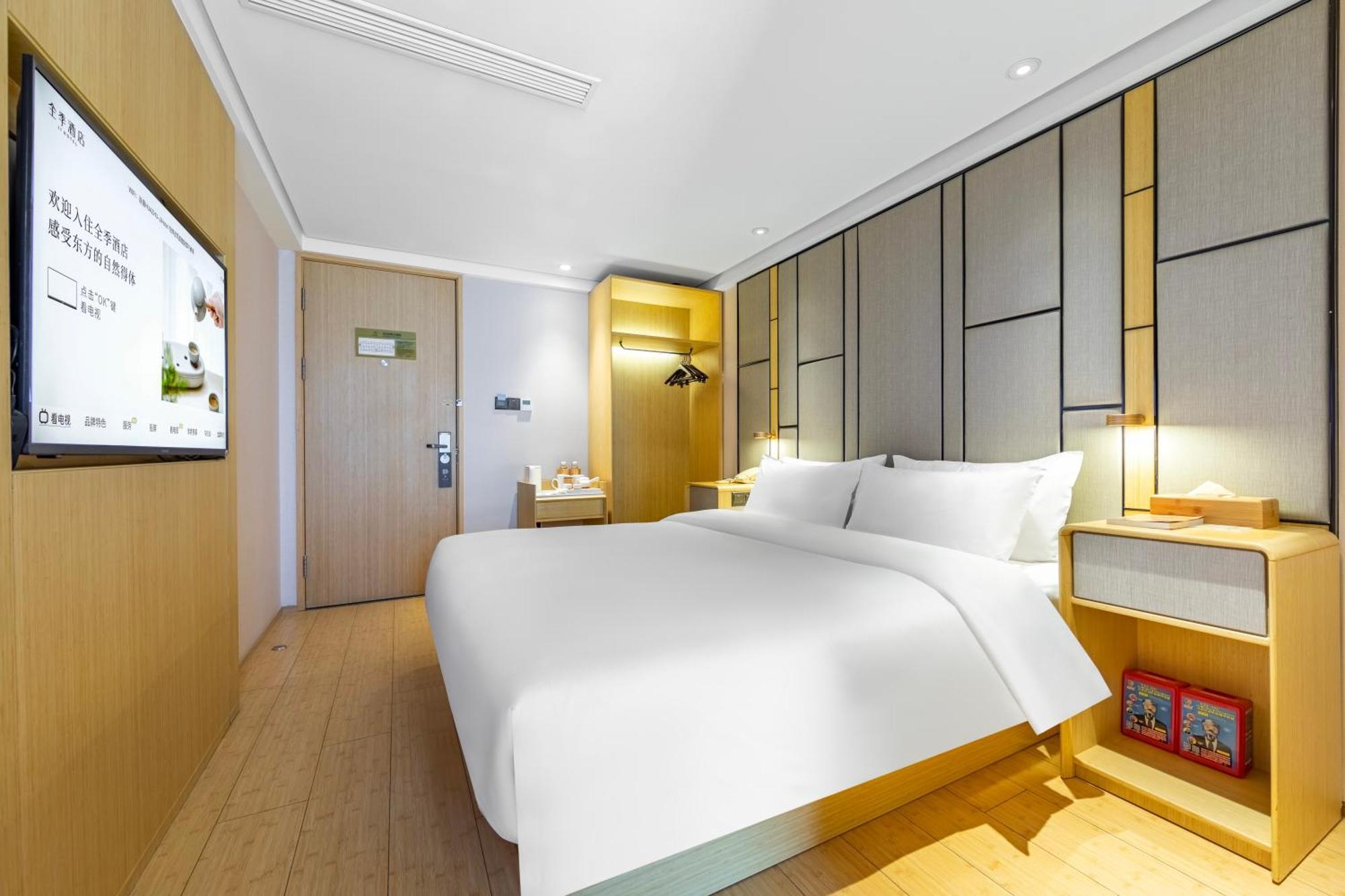 Ji Jinqiao Road Subway Hotel